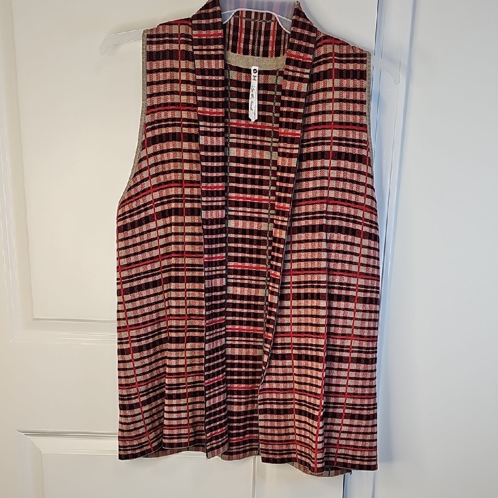 Leo & Nicole Red and Black Sleeveless Sweater‎ Cargigan Size M